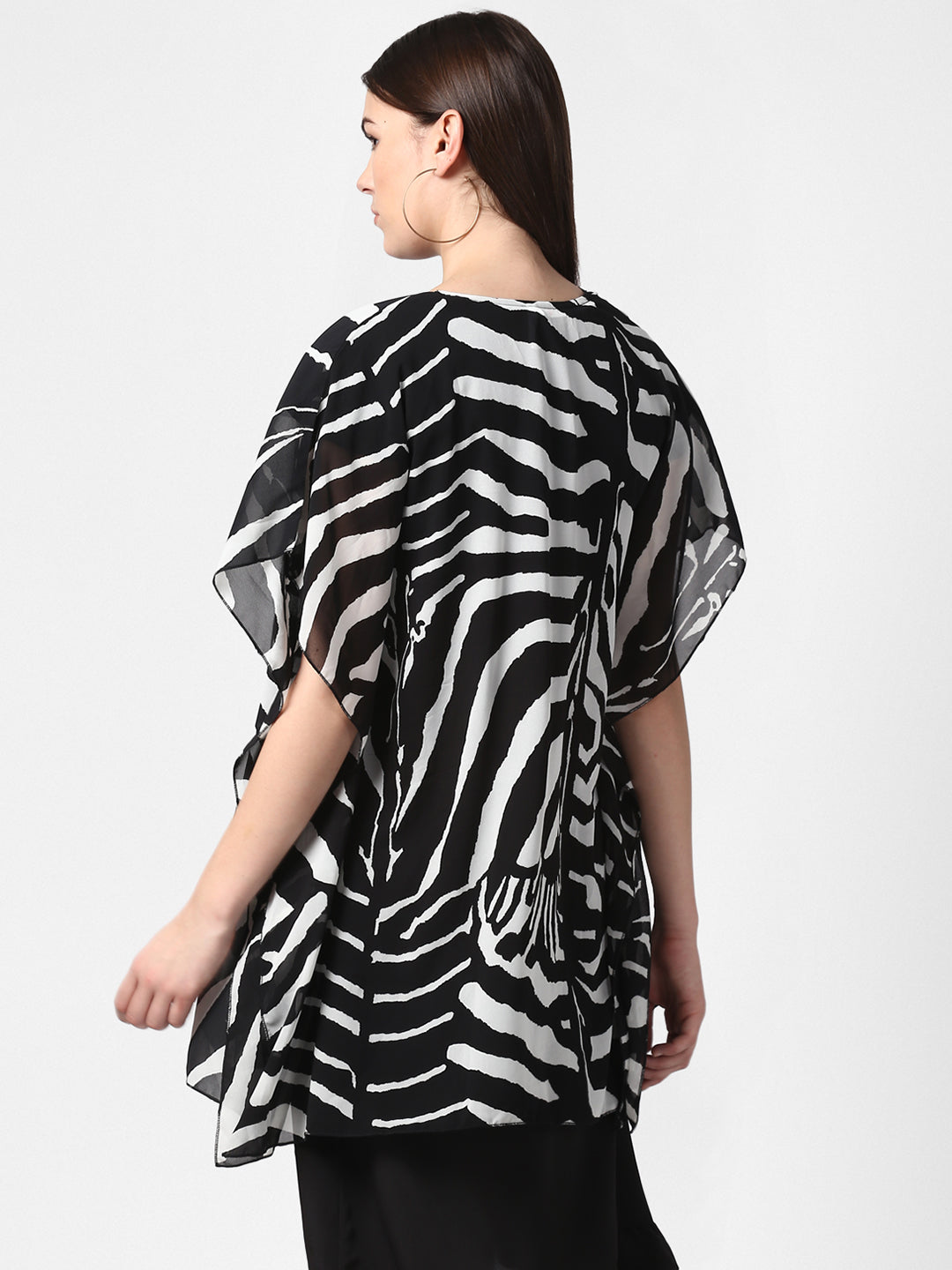 Women's Black and White Georgette Printed Open Shrug